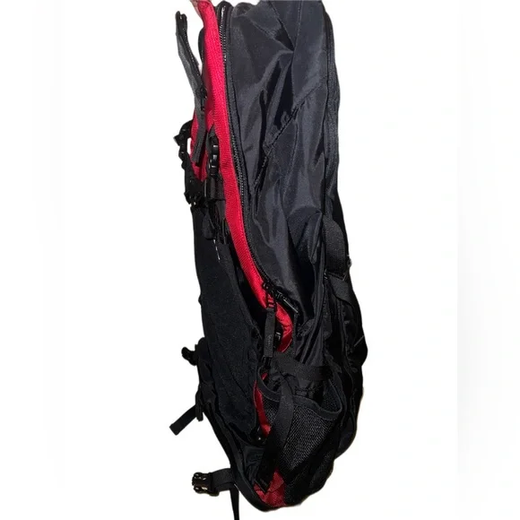 NWT VICTORINOX Swiss Army Conversion Pack Backpack with detachable pack - Picture 5 of 16